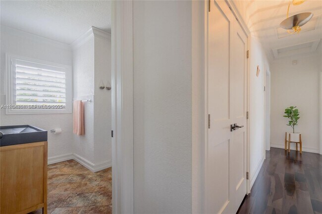 Building Photo - 8500 SW 70th St