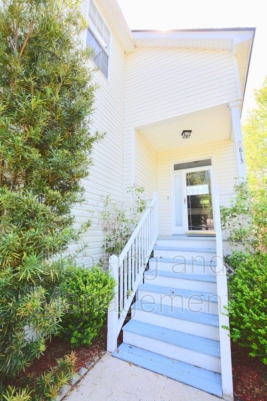 Building Photo - 813 Harbor Pl Dr