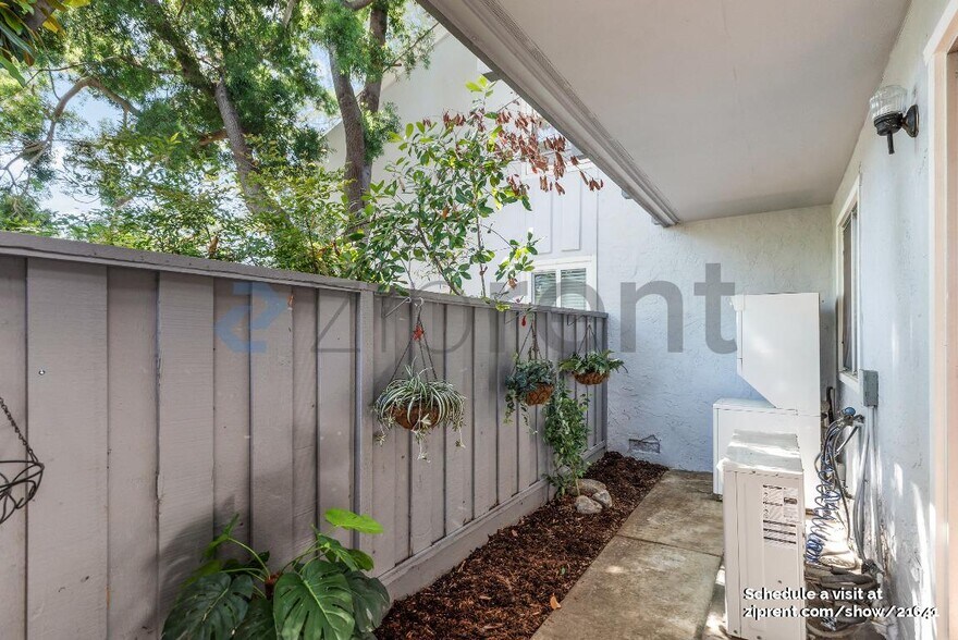 Building Photo - 14245 Lora Dr