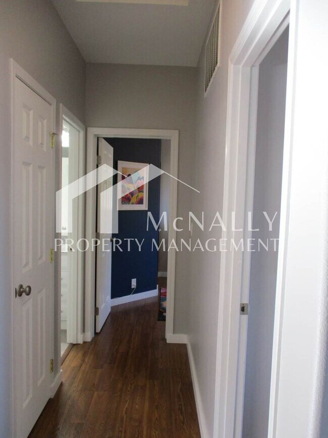 Building Photo - Modern 3-Bedroom, 2.5 Bath Home in a Point Richmond Ridge Cul-de-Sac