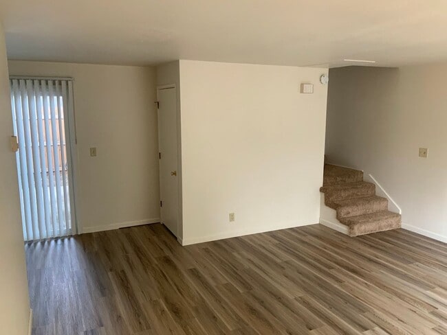 Building Photo - 2 Bedroom Duplex Near Autzen Stadium