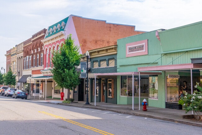 Building Photo - 305 Connell St