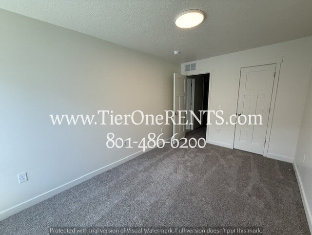 Building Photo - NO DEPOSIT option available for qualified renters with Obligo