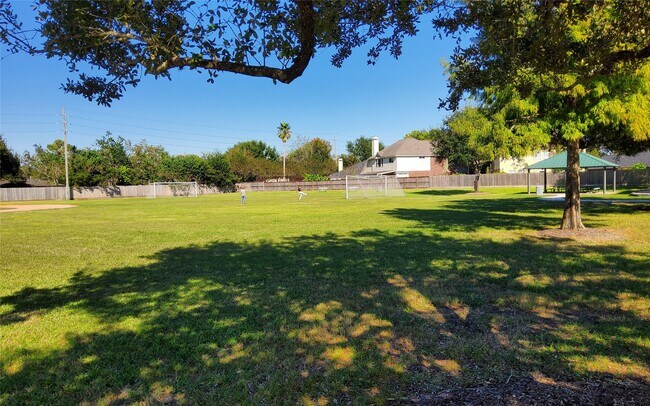 Building Photo - 2906 Humble Dr