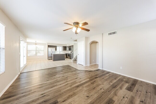 Building Photo - 548 E Cathy Dr