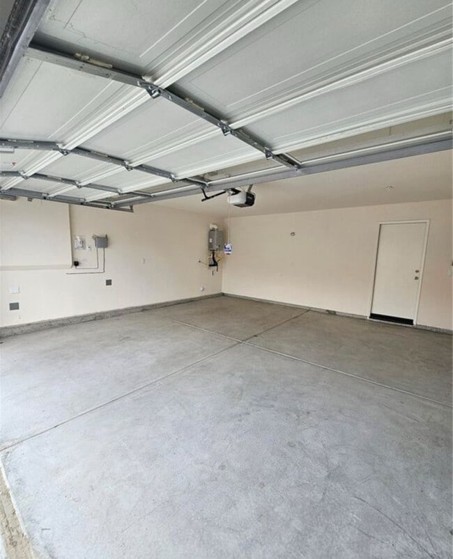 Building Photo - 638 Moondance Ln
