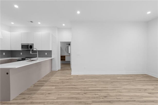 Building Photo - 1155 Custer Ave SE