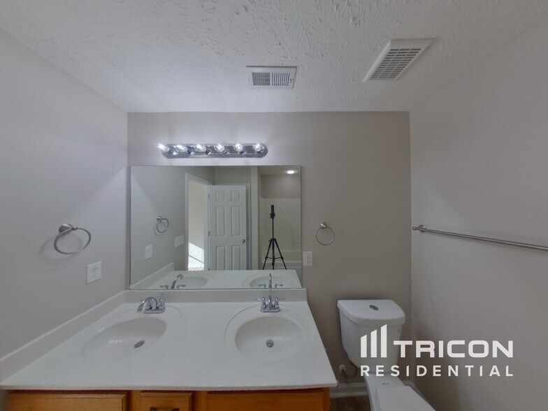 Building Photo - 3018 Barretts Ridge Dr