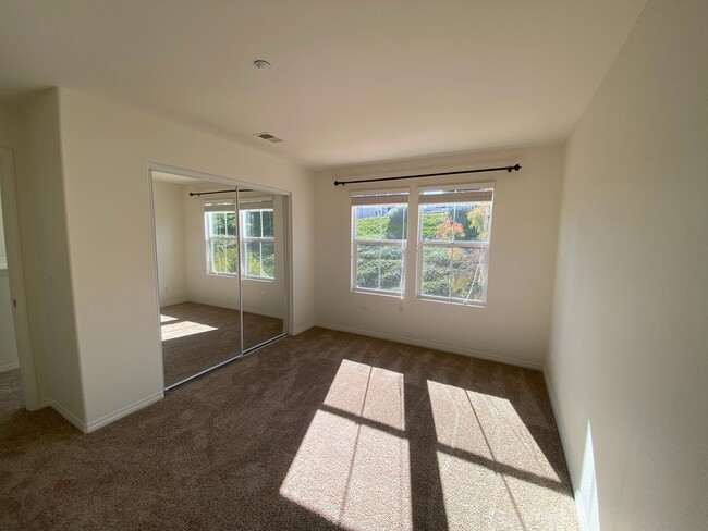 Building Photo - 4 Bedroom House in La Costa Greens Community