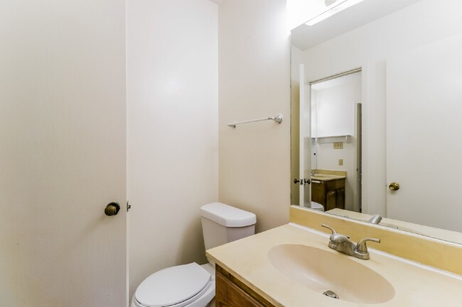 Building Photo - 323 W William Cannon Dr