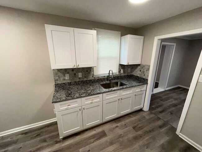 Building Photo - Renovated 3 Bedroom Colonial