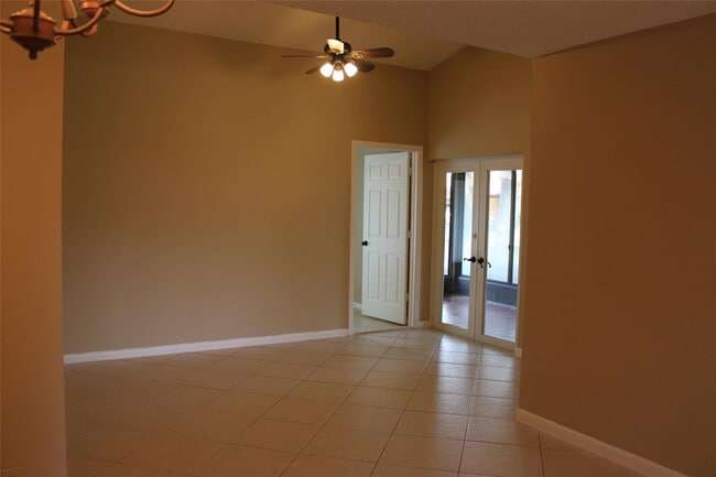 Building Photo - 7044 Lantana Ln