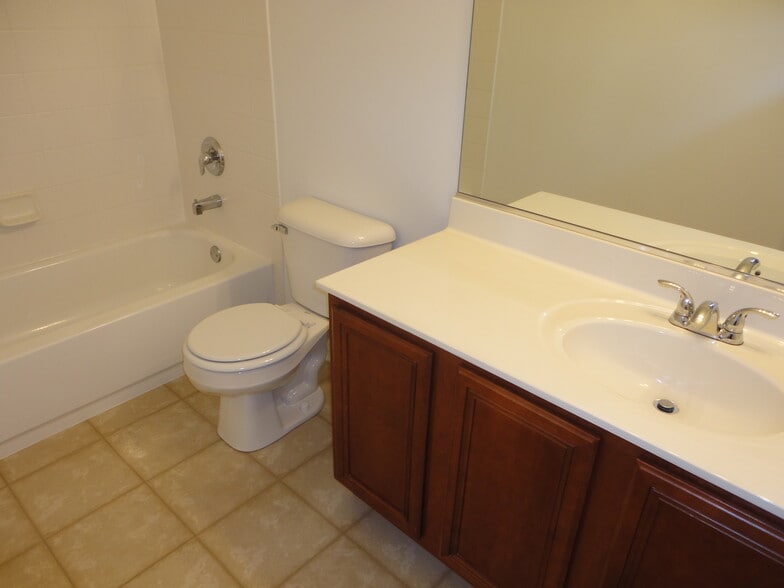 Building Photo - 1825 Bluestem Cir