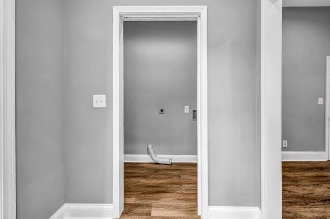 Building Photo - SPACIOUS 6 BEDS | 3 BATHS - DOWNTOWN ATLANTA - ATLANTA HOUSING VOUCHERS ACCEPTED