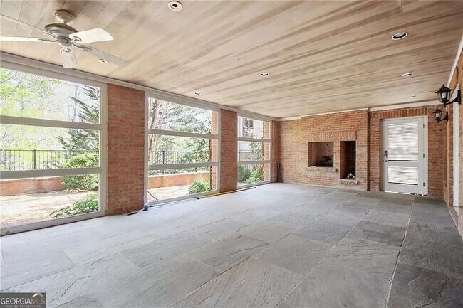 Building Photo - 460 Ivy Park Ln NE