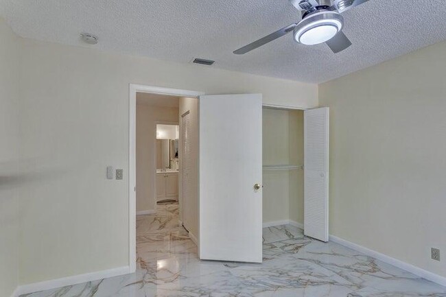 Building Photo - 401 Sabal Ridge Cir