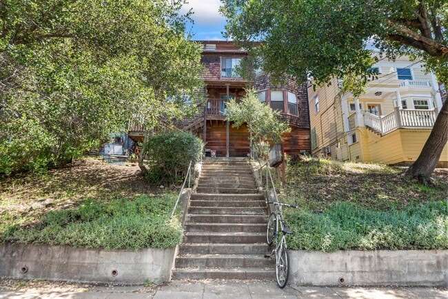 Building Photo - 1315 Spruce St