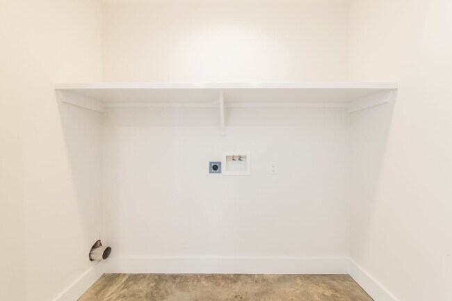 Building Photo - FOR RENT in LAFAYETTE!