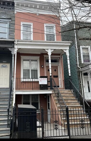 Building Photo - 605 Bramhall Ave