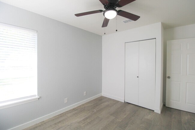 Building Photo - 2950 Lasses Blvd