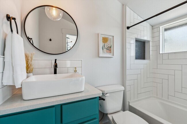 Building Photo - Charming 2BD, 2BA Longmont Home with Fenced Back Yard