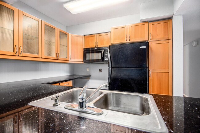Building Photo - 3085 Walnut Bend Ln