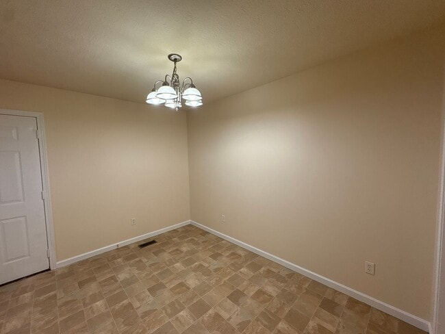 Building Photo - 307 Forrestwood Dr