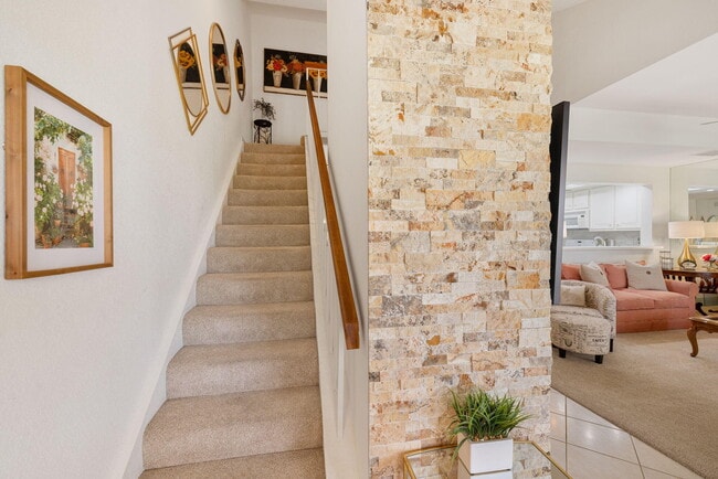 Building Photo - 41484 Woodhaven Dr W