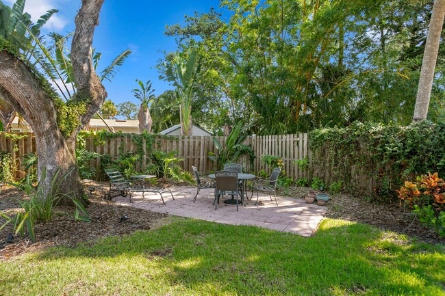 Building Photo - 4 bed, 3ba, 2 car garage home in Culbreath Heights