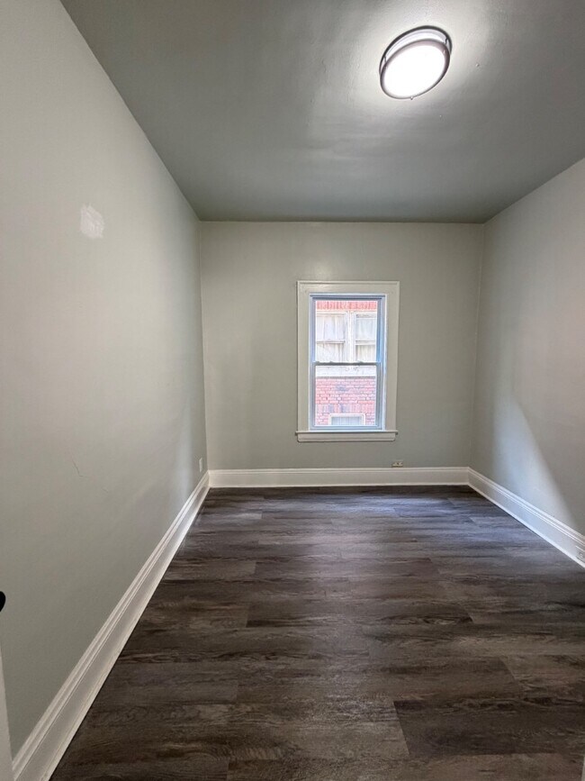 Building Photo - 929 Thornhill Dr