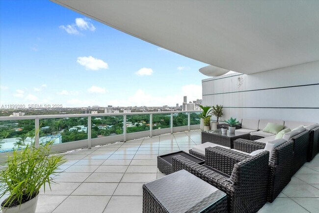 Building Photo - 2127 Brickell Ave