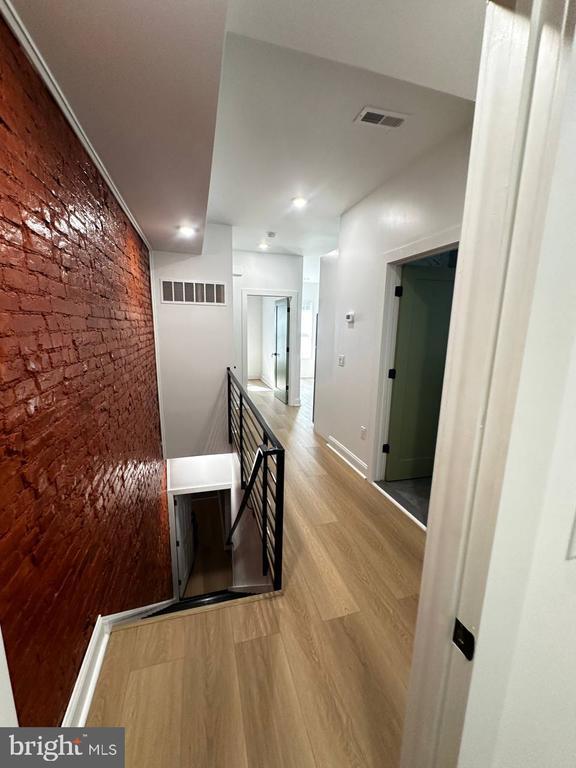 Building Photo - 1229 W Somerset St