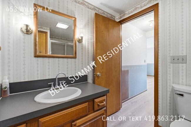 Building Photo - 453 Willow Ln