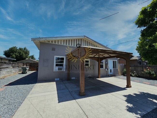 Building Photo - 915 N Harrison Ave