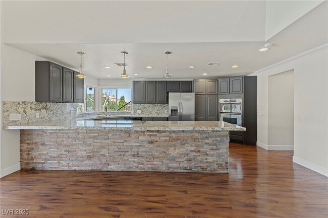 Building Photo - 144 E Robindale Rd
