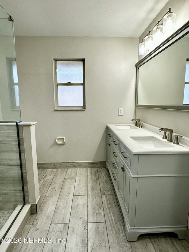 Building Photo - 2245 Brentfield Rd W