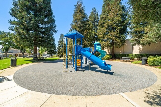 Building Photo - 3916 Promenade Way
