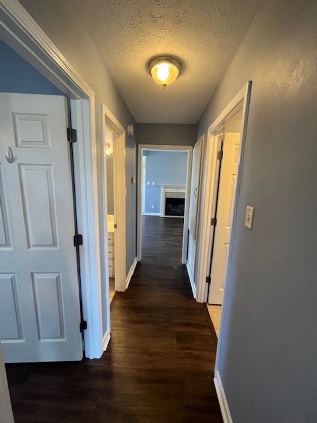 Building Photo - 102 Rosebud Cir