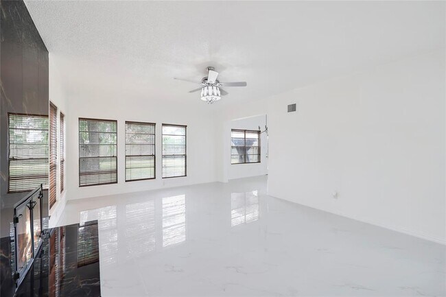 Building Photo - 21459 Park Timbers Ln