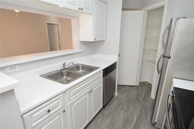 Building Photo - 8635 Mallard Reserve Dr