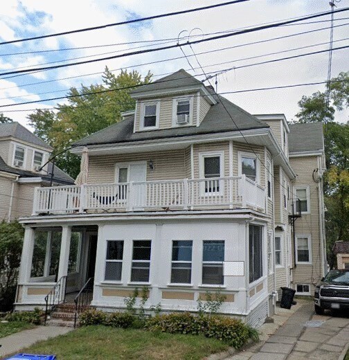 Building Photo - 7 Oak Square Ave