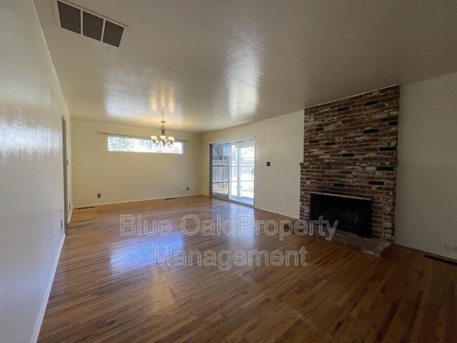 Building Photo - 6 Begonia Ln