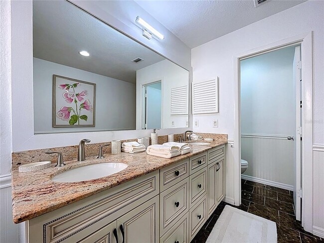 Building Photo - 4646 La Jolla Dr