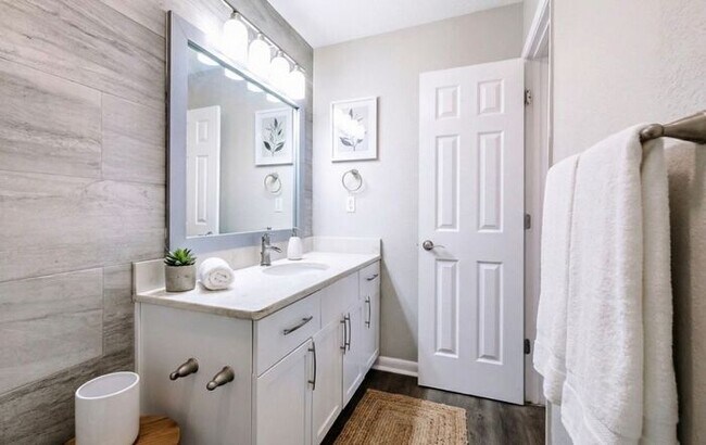 Building Photo - Luxurious 1-Bedroom Apartment in Atlanta’s Upper Westside | In-Home Washer & Dryer