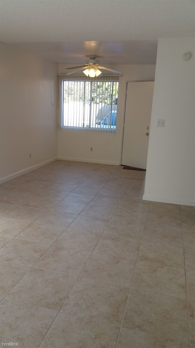 Building Photo - 2 br, 1.5 bath Townhome - 6412 Stockdale Hwy