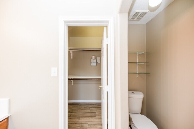 Building Photo - 19247 Dillsbury Ct