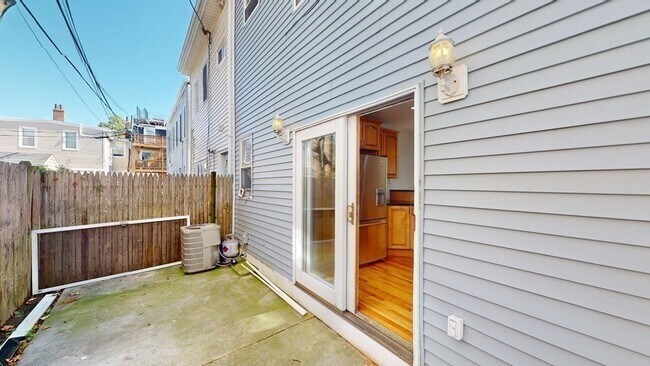 Building Photo - 4 M Street Pl