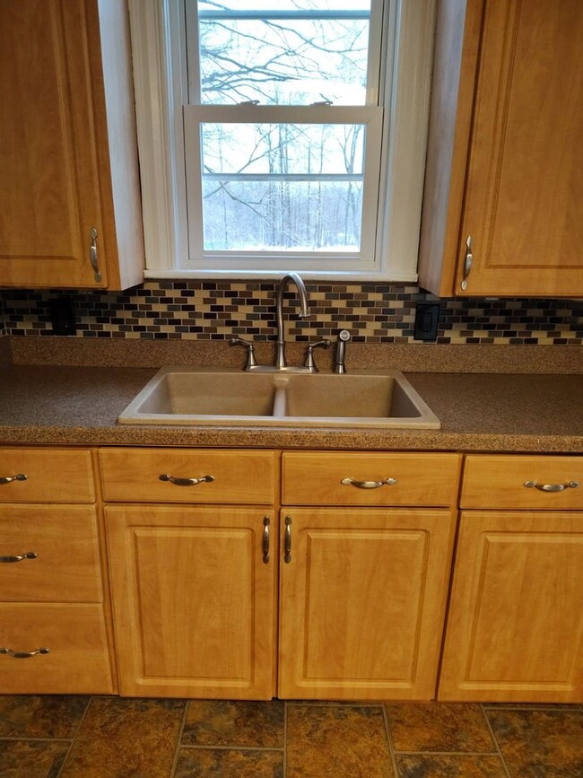 Building Photo - Beautiful 4 Bed/ 2 Bath House for Rent