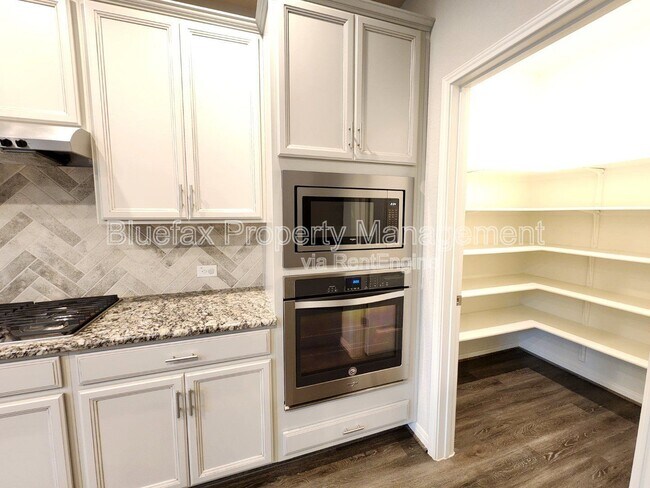 Building Photo - 13840 Tribeca