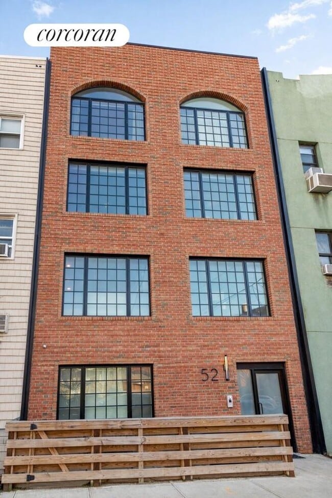 Building Photo - 52 Herbert St